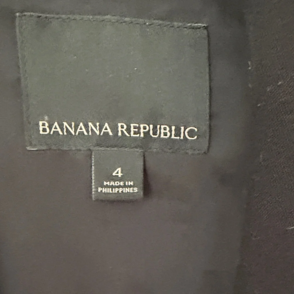 Banana Republic Black Sleeveless Blazer - Picture 2 of 3